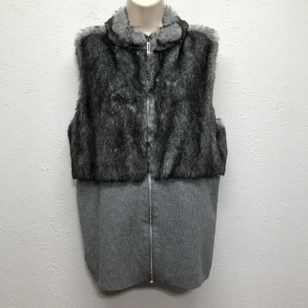 Chicos Zenergy Size 2 Vest Womens L Gray Faux Fur Full Zip